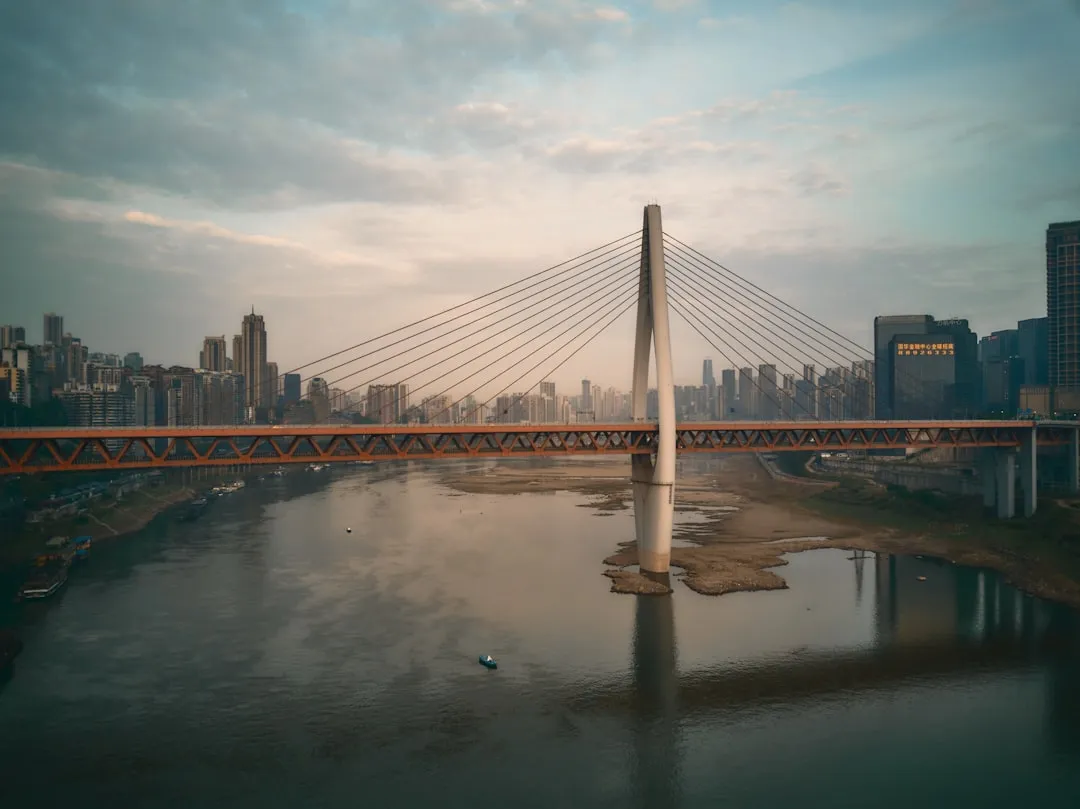 上海消费品市场调研方法对比：问卷、访谈与大数据分析的应用解析